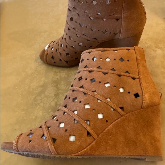 MICHAEL Michael Kors Tan Cutout Ankle Booties - Picture 3 of 3